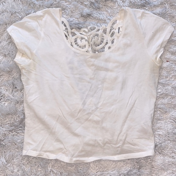 White short sleeve top. Size medium. - Picture 3 of 5